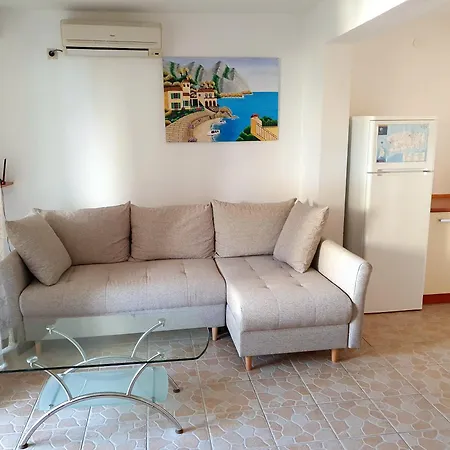 Selleng Apartment